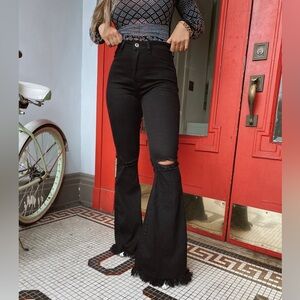 🖤 High waisted black flair distressed jeans
